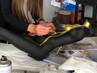 Sandra Rubinstein trabajando en su estudio